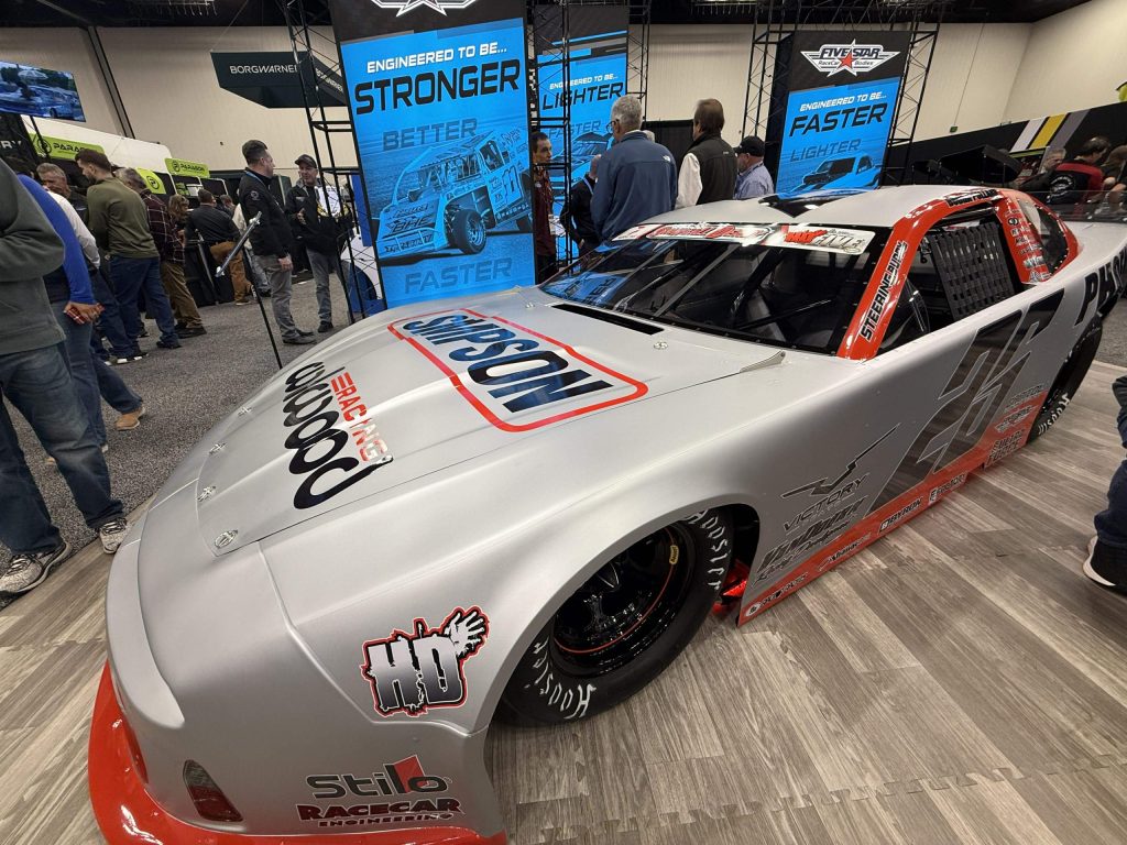 Dodge Charger na trkaćoj stazi